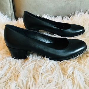 Ecco Black Heels